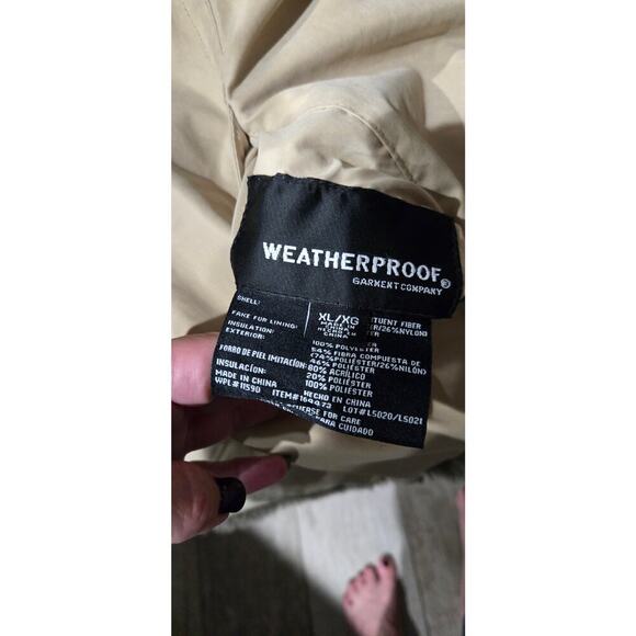 Women's weatherproof faux fur sleeveless coat. - Picture 14 of 15